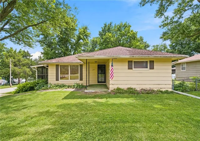 Photo 3 of Sale Pending at 1403 Shawnee St, Leavenworth, KS 66048 | MLS# 2633178 | Listing updated on 2026-07-29