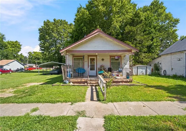 2nd image of 243 E 5th Avenue, Garnett, KS 66032 | MLS# 2633181