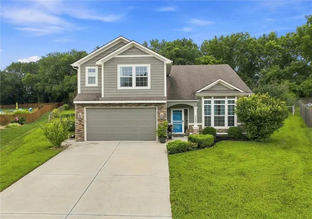 1st image of 16805 Juniper Dr, Basehor, KS 66007 | MLS# 2633182