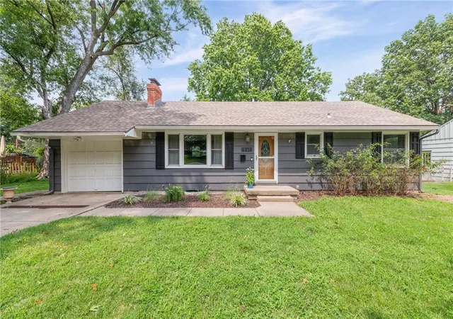 Photo 1 of Single family home for sale at 6814 W 73rd Street, Overland Park, KS 66204 | MLS# 2633192 | Listing updated on 2026-09-26