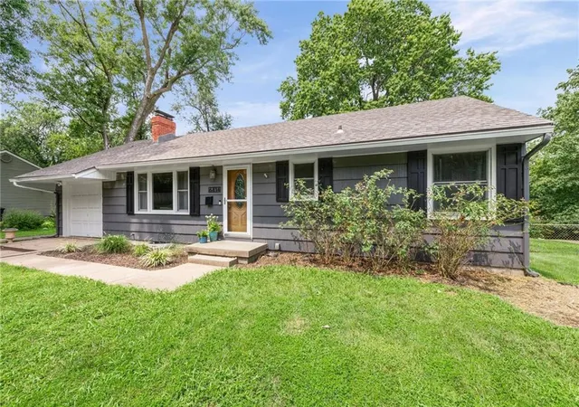 Photo 2 of Single family home for sale at 6814 W 73rd Street, Overland Park, KS 66204 | MLS# 2633192 | Listing updated on 2026-09-26
