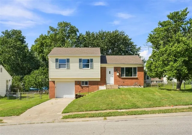 Photo 3 of Single family home for sale at 16104 E 32nd Street S, Independence, MO 64055 | MLS# 2633195 | Listing updated on 2026-09-19
