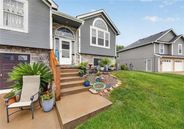 Photo 3 of Sale Pending at 1206 Wildwood St, Leavenworth, KS 66048 | MLS# 2633198 | Listing updated on 2026-08-06