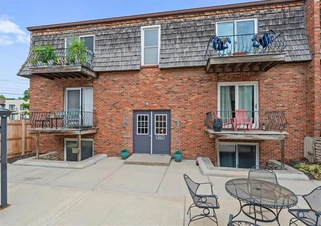 2nd image of 4426 Jarboe St #1, Kansas City, MO 64111 | MLS# 2633200