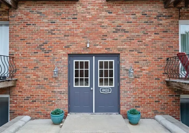 Photo 3 of Condo for sale at 4426 Jarboe St #1, Kansas City, MO 64111 | MLS# 2633200 | Listing updated on 2026-08-19