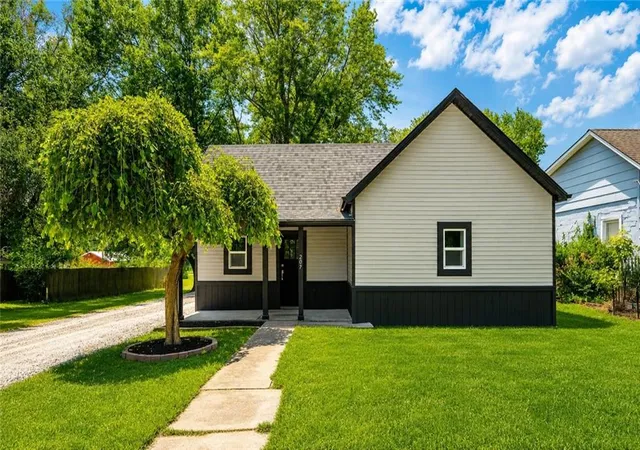 1st image of 207 W 3rd St, Creighton, MO 64739 | MLS# 2633212