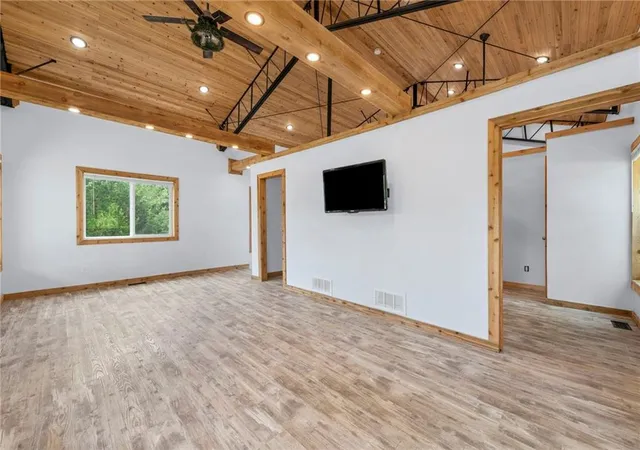 Photo 5 of Single family home for sale at 14820 Crystal Dr, Excelsior Springs, MO 64024 | MLS# 2633213 | Listing updated on 2026-08-22