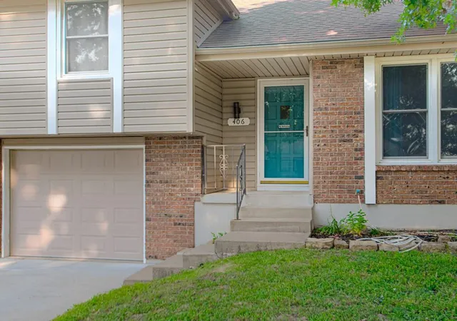 2nd image of 406 Meadow Ln, Raymore, MO 64083 | MLS# 2633222
