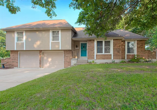 34th image of 406 Meadow Ln, Raymore, MO 64083 | MLS# 2633222