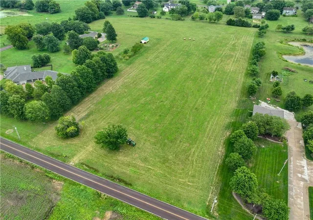 3rd image of 19185 Antioch Rd, Bucyrus, KS 66013 | MLS# 2633229