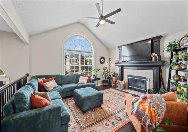 Photo 4 of Sale Pending at 612 NE Cumberland Dr, Blue Springs, MO 64014 | MLS# 2633232 | Listing updated on 2026-07-27