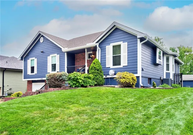 Photo 1 of Sale Pending at 1743 Ridgeview Dr, Lee's Summit, MO 64086 | MLS# 2633238 | Listing updated on 2026-07-30