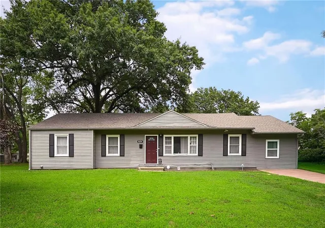 Single family home for sale at 8604 E 53rd Terrace, Kansas City, MO 64129 | MLS# 2633240
