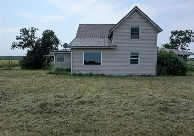 1st image of 17841 Se Wabaunsee Rd, Kincaid, KS 66039 | MLS# 2633252
