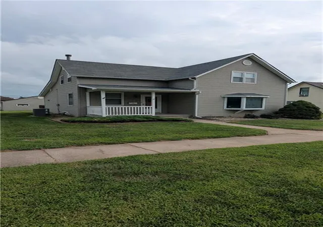 Photo 1 of Single family home for sale at 609 Pottawatomie St, Hiawatha, KS 66434 | MLS# 2633257 | Listing updated on 2026-07-28