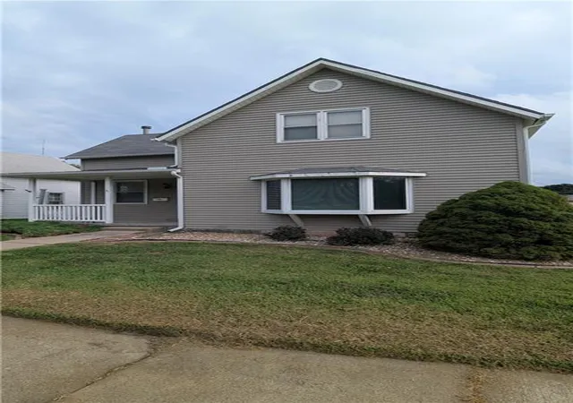 Photo 2 of Single family home for sale at 609 Pottawatomie St, Hiawatha, KS 66434 | MLS# 2633257 | Listing updated on 2026-07-28