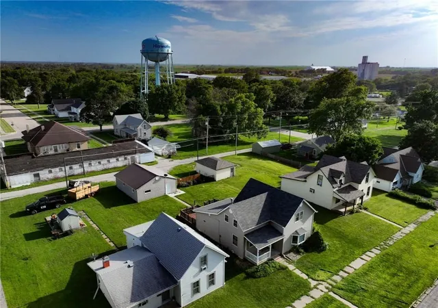 Photo 4 of Single family home for sale at 609 Pottawatomie St, Hiawatha, KS 66434 | MLS# 2633257 | Listing updated on 2026-07-28