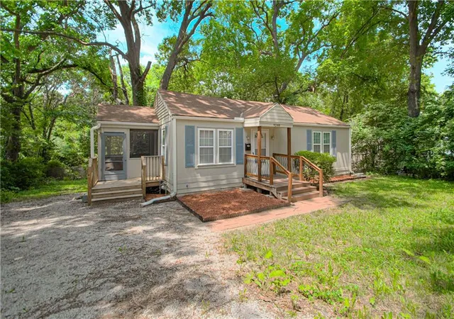 Photo 1 of Single family home for sale at 9248 Mcgee St, Kansas City, MO 64114 | MLS# 2633264 | Listing updated on 2026-09-28