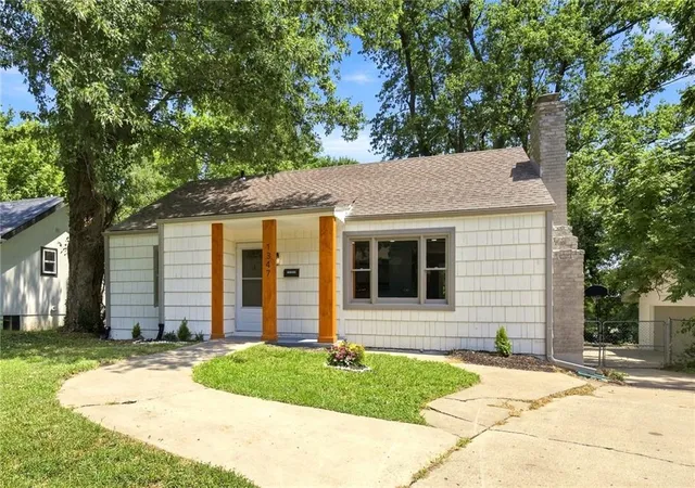 Photo 2 of Sale Pending at 1347 S Hocker Ave, Independence, MO 64055 | MLS# 2633270 | Listing updated on 2026-09-03
