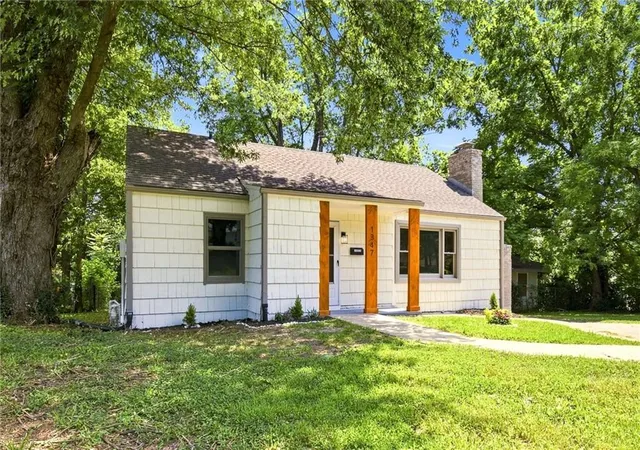 Photo 3 of Sale Pending at 1347 S Hocker Ave, Independence, MO 64055 | MLS# 2633270 | Listing updated on 2026-09-03