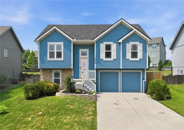 Photo 1 of Sale Pending at 10220 N Lewis Ave, Kansas City, MO 64157 | MLS# 2633273 | Listing updated on 2026-08-13