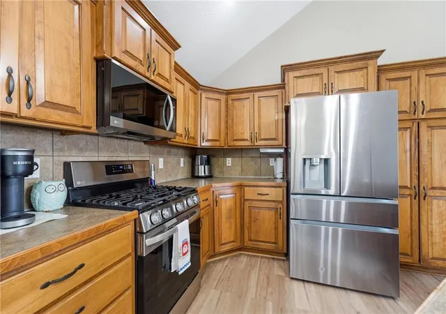 Photo 3 of Sale Pending at 10220 N Lewis Ave, Kansas City, MO 64157 | MLS# 2633273 | Listing updated on 2026-08-13