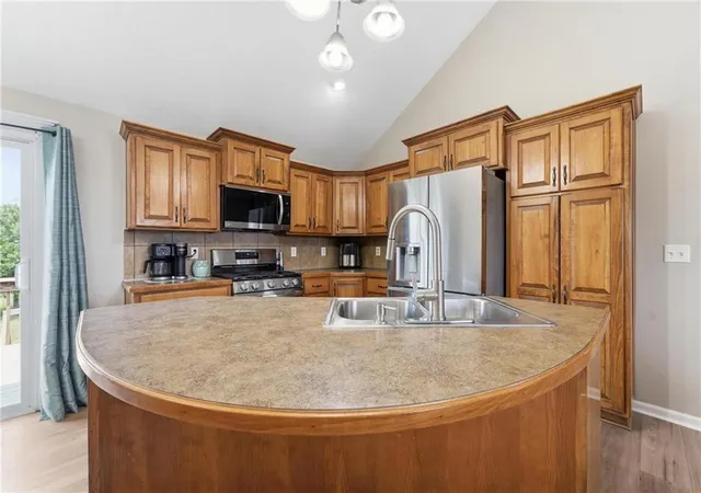 Photo 4 of Sale Pending at 10220 N Lewis Ave, Kansas City, MO 64157 | MLS# 2633273 | Listing updated on 2026-08-13
