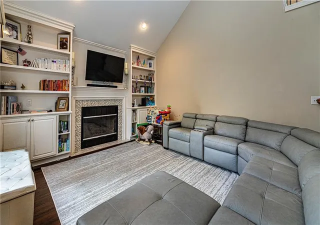 Townhouse for sale at 627 NW Timberbrooke Dr, Lees Summit, MO 64081 | MLS# 2633276