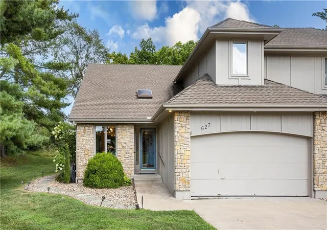 Photo 3 of Townhouse for sale at 627 Nw Timberbrooke Dr, Lees Summit, MO 64081 | MLS# 2633276 | Listing updated on 2026-09-19