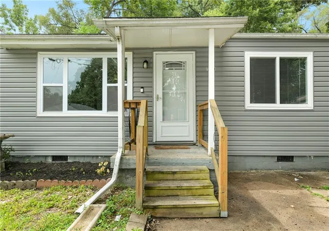 1st image of 1609 Michael St, Leavenworth, KS 66048 | MLS# 2633277