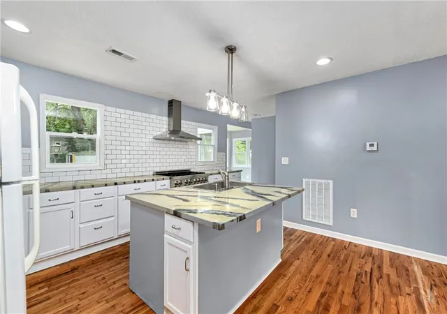 4th image of 1609 Michael St, Leavenworth, KS 66048 | MLS# 2633277