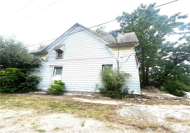 2nd image of 108 Clayton St, St Joseph, MO 64504 | MLS# 2633280