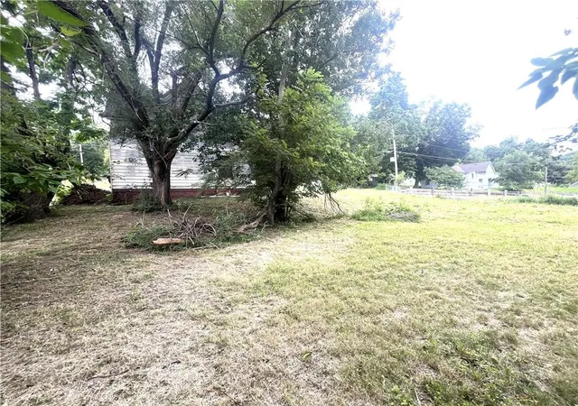 3rd image of 108 Clayton St, St Joseph, MO 64504 | MLS# 2633280