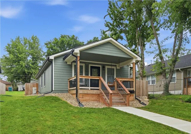 2nd image of 1118 Pacific Ave, Osawatomie, KS 66064 | MLS# 2633283