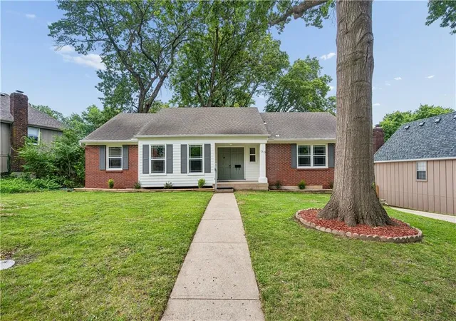 Photo 2 of Sale Pending at 1313 E 98th Terrace, Kansas City, MO 64131 | MLS# 2633290 | Listing updated on 2026-08-24