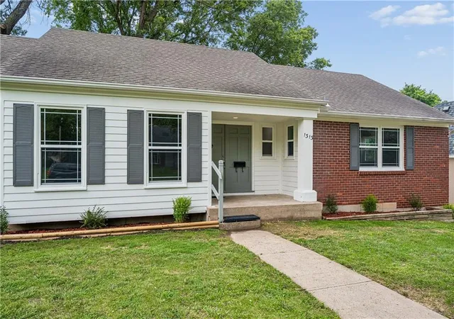 Photo 3 of Sale Pending at 1313 E 98th Terrace, Kansas City, MO 64131 | MLS# 2633290 | Listing updated on 2026-08-24