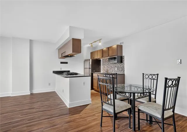Photo 2 of Sale Pending at 600 E 8th Street #8H, Kansas City, MO 64106 | MLS# 2633294 | Listing updated on 2026-10-07
