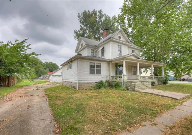 image of 301 W Pine St, Columbus, KS 66725 | MLS# 2633295
