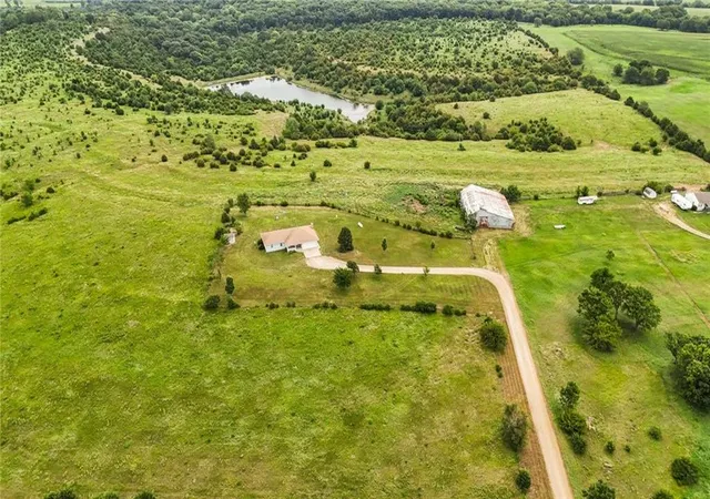 4th image of 1460 E 250 Rd, Lecompton, KS 66050 | MLS# 2633304