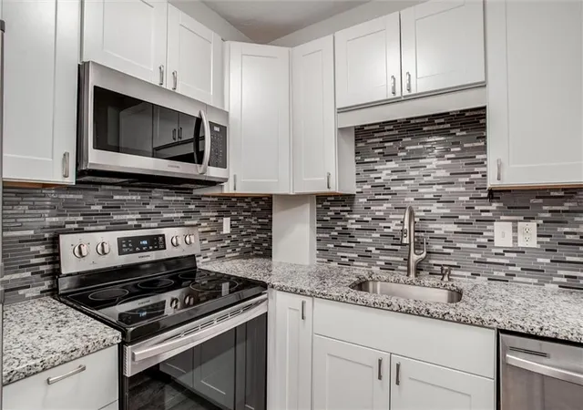 Photo 2 of Single family home for sale at 4552 N Locust St, Kansas City, MO 64116 | MLS# 2633307 | Listing updated on 2026-09-26