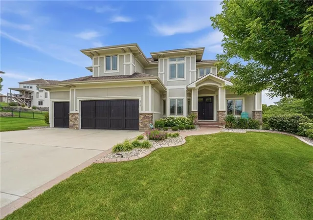 Photo 2 of Single family home for sale at 324 Nw Thoreau Cir, Lees Summit, MO 64081 | MLS# 2633311 | Listing updated on 2026-08-25