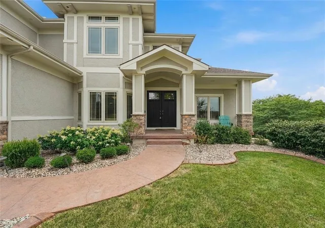 Photo 3 of Single family home for sale at 324 Nw Thoreau Cir, Lees Summit, MO 64081 | MLS# 2633311 | Listing updated on 2026-08-25