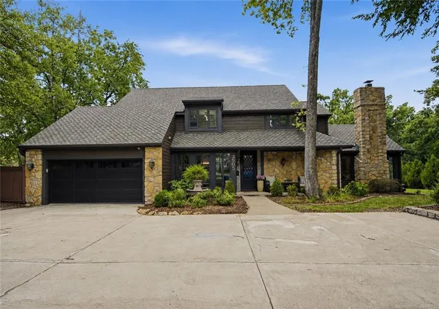 Photo 2 of Sale Pending at 3505 Shawnee Mission Pkwy, Fairway, KS 66205 | MLS# 2633313 | Listing updated on 2026-08-09