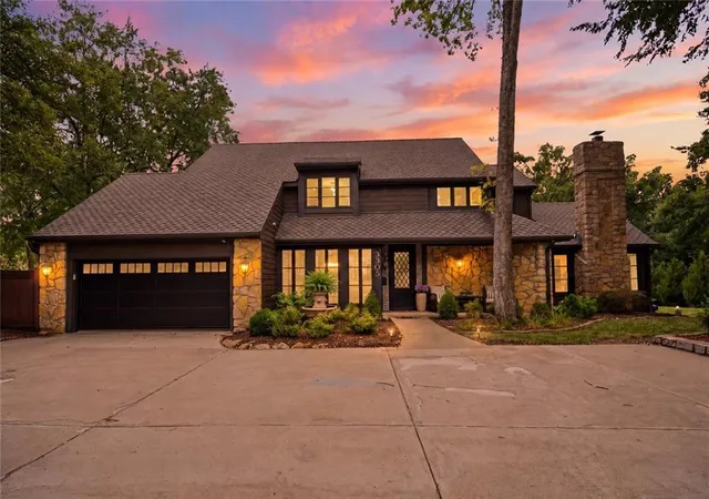 Photo 2 of Sale Pending at 3505 Shawnee Mission Pkwy, Fairway, KS 66205 | MLS# 2633313 | Listing updated on 2026-08-09