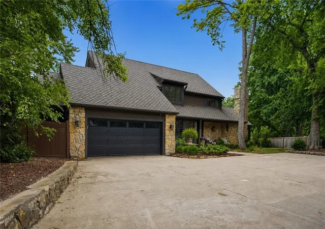 Photo 3 of Sale Pending at 3505 Shawnee Mission Pkwy, Fairway, KS 66205 | MLS# 2633313 | Listing updated on 2026-08-09