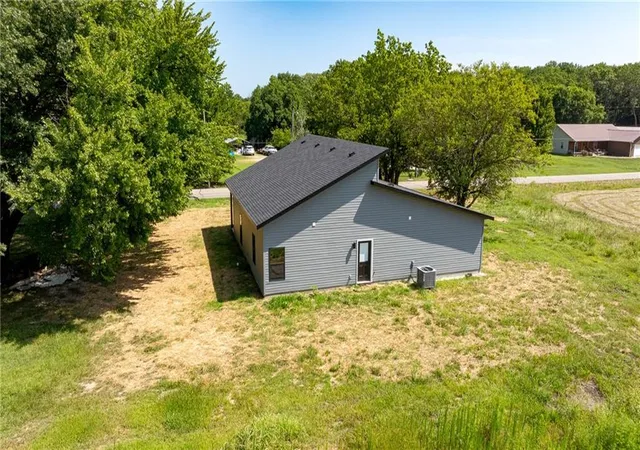 Photo 2 of Single family home for sale at 1616 E 20th Street, Pittsburg, KS 66762 | MLS# 2633328 | Listing updated on 2026-09-23