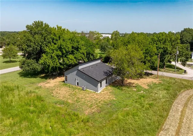 Photo 3 of Single family home for sale at 1616 E 20th Street, Pittsburg, KS 66762 | MLS# 2633328 | Listing updated on 2026-08-31