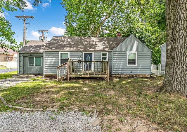 Photo 1 of Single family home for sale at 3117 S Crysler Ave, Independence, MO 64055 | MLS# 2633329 | Listing updated on 2026-07-31