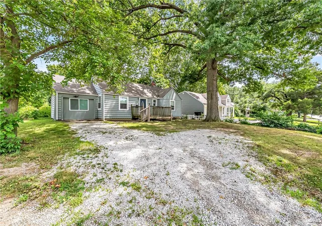 Photo 2 of Single family home for sale at 3117 S Crysler Ave, Independence, MO 64055 | MLS# 2633329 | Listing updated on 2026-07-31