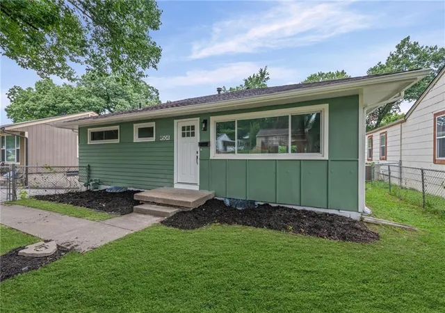 Photo 2 of Sale Pending at 4504 Wood Ave, Kansas City, KS 66102 | MLS# 2633342 | Listing updated on 2026-09-29